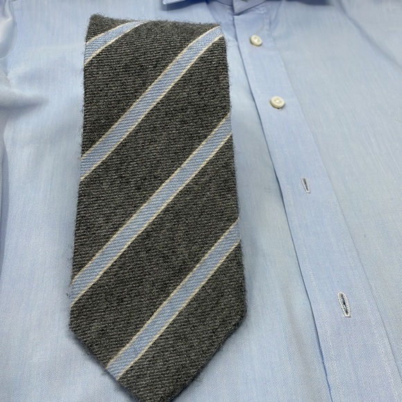 Beautiful Cashmere & silk tie! Great shape, made in Italy heavy material, soft. - Picture 11 of 12